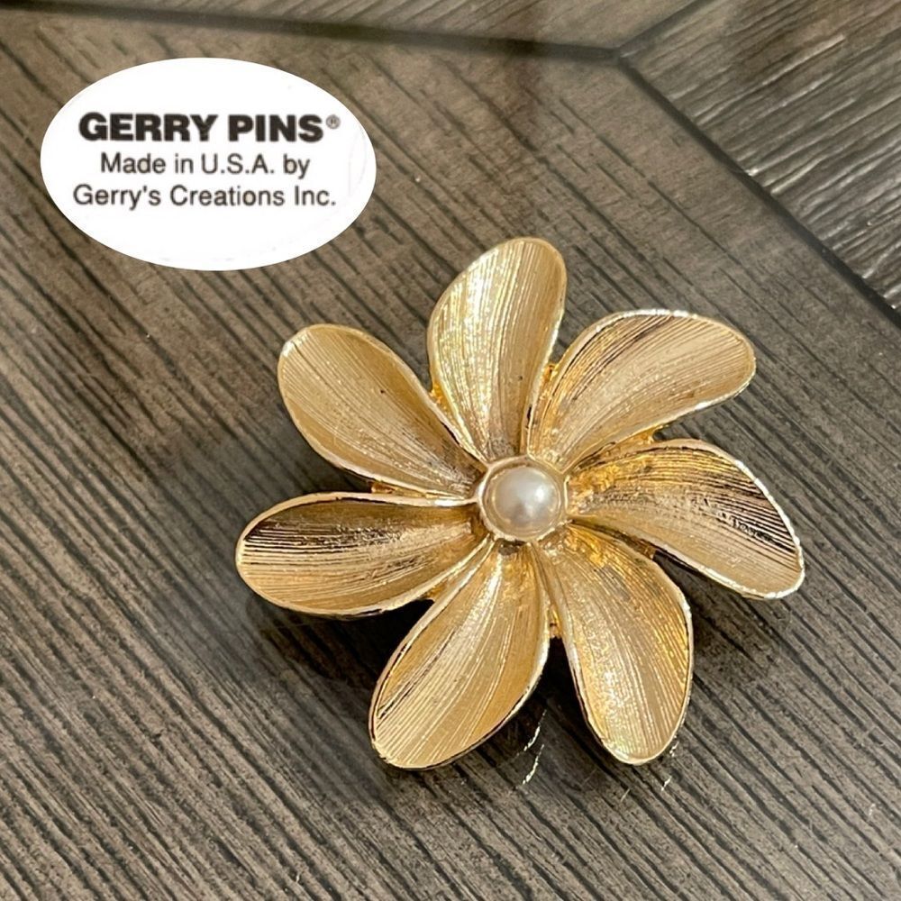 Vintage Gerry’s Pin Flower Shaped Brooch - Gold-tone
